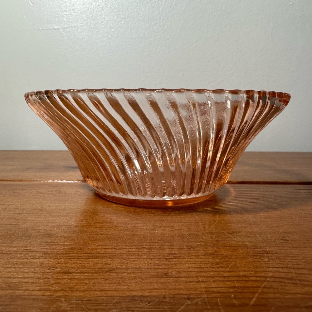 Vintage Federal Diana Pink 1930’s Depression Glass Swirl Bowl 5x2 in Candy Dish